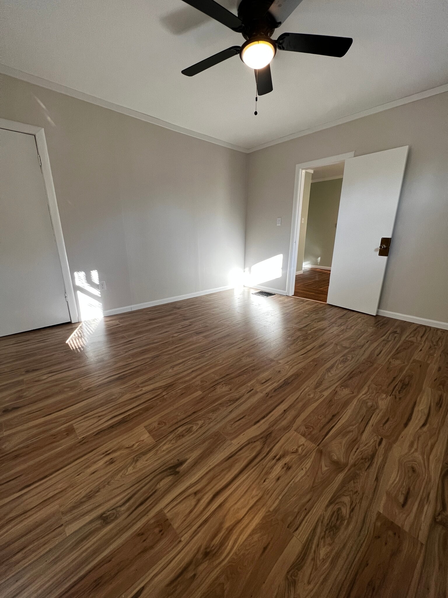 Front Bedroom - 4414 Ivanhoe Ave