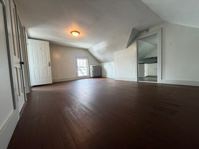 Large Living Room - 28 Newbury St