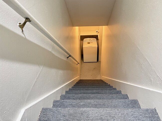 Building Photo - 6701 Sands Point Dr