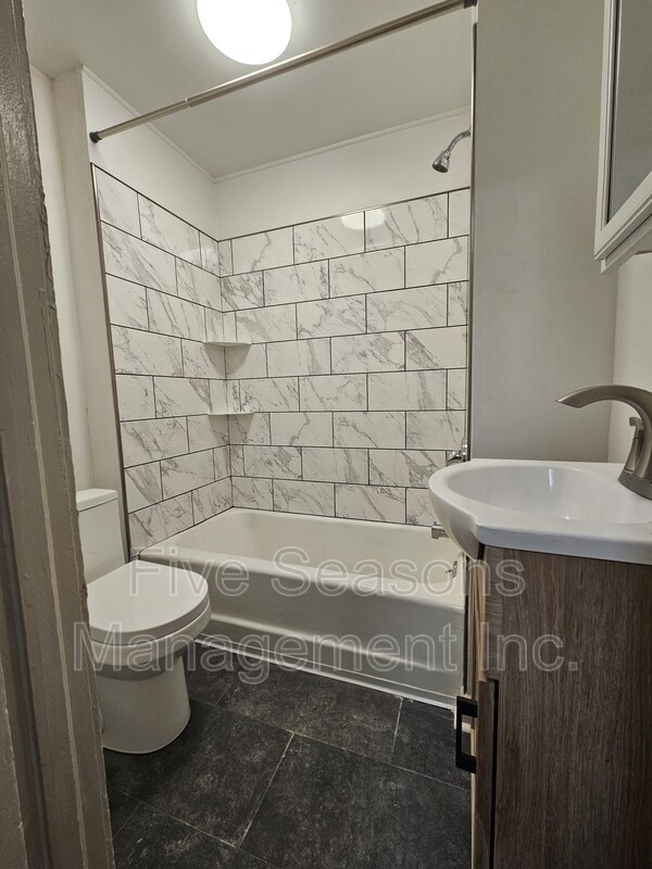 Building Photo - 206-208 North Champlain Street - 208