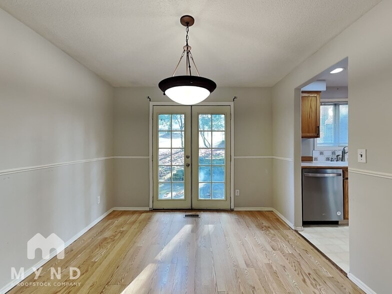 Building Photo - 11121 NE 92nd Cir