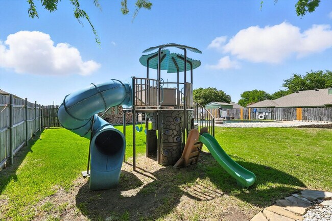 Building Photo - 749 Western Trail