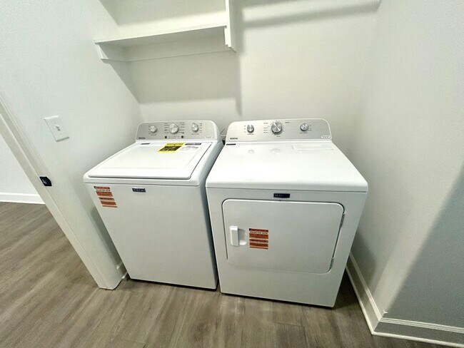 Building Photo - Centerton Home Available NOW! 4 bed, 2 full bath no carpet home. LARGE fenced backyard