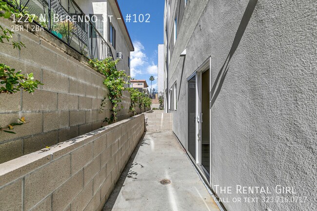 Building Photo - 1227 N Berendo St