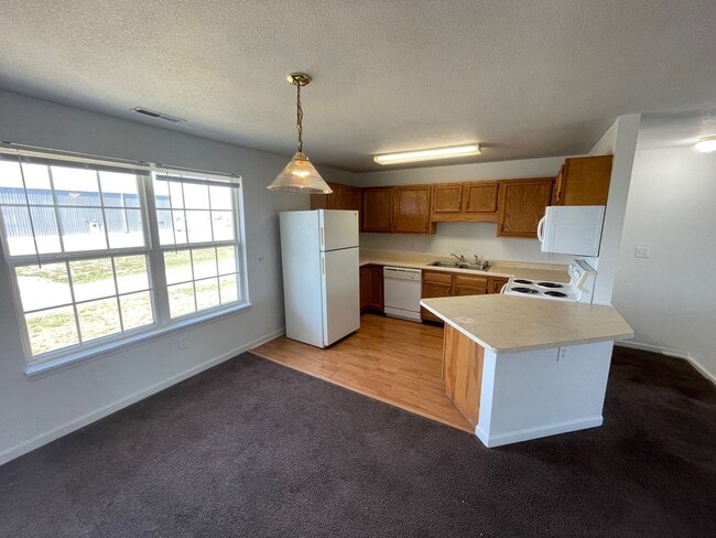 Building Photo - Rent $1025/month********** Close Proximity to Honda*********Comfortable Living