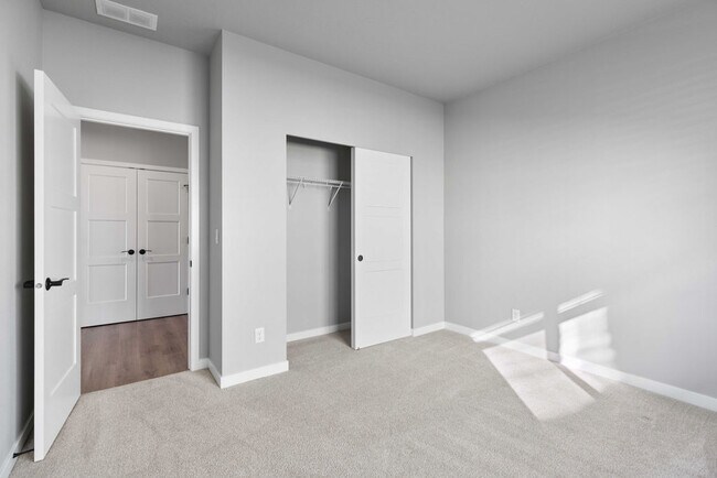 Building Photo - 6931 Dubuis Dr