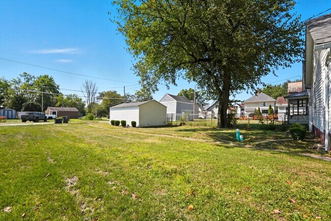 Building Photo - NEW LISTING! Spacious 3-Bedroom Home with ...