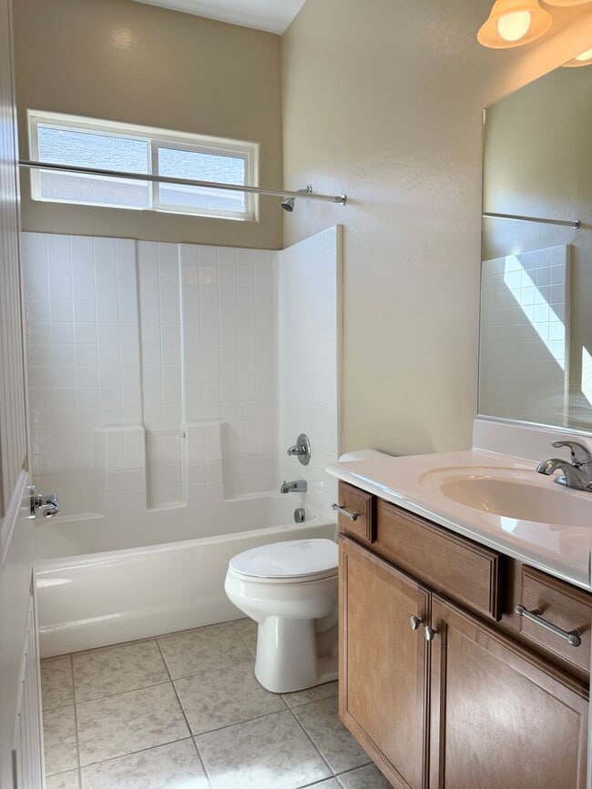 Building Photo - Two Bedroom + Office in Quailwood