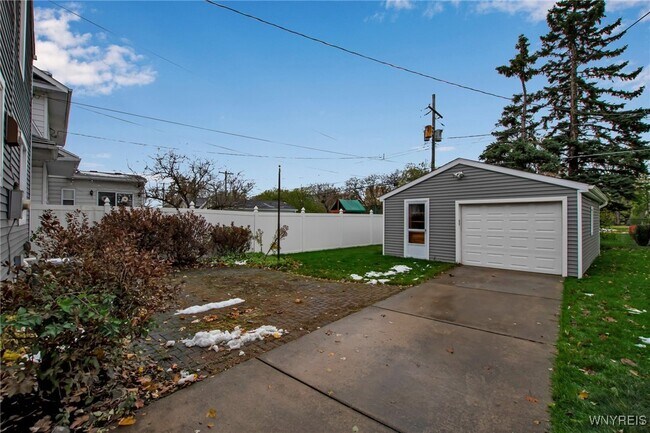 Building Photo - 21 Waverly Ave