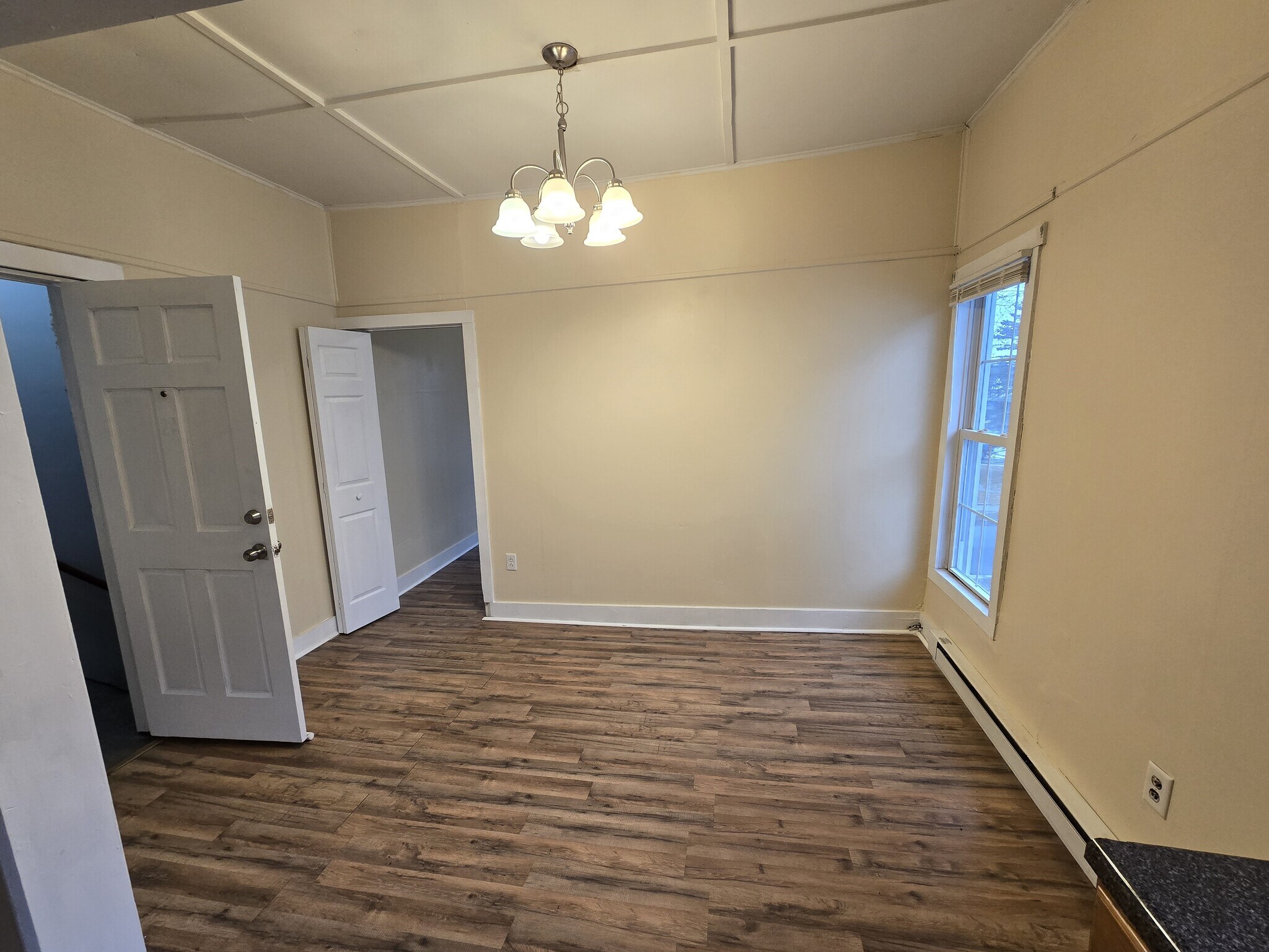 Sitting area in the area. - 527 Waverly St