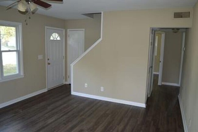 Building Photo - 5609 Goldenrod Rd
