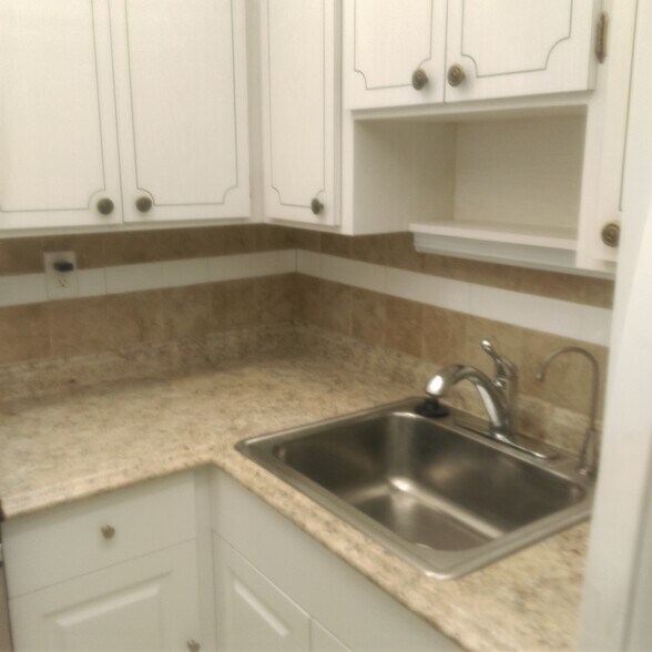 Building Photo - 3550 NW 8th Ave