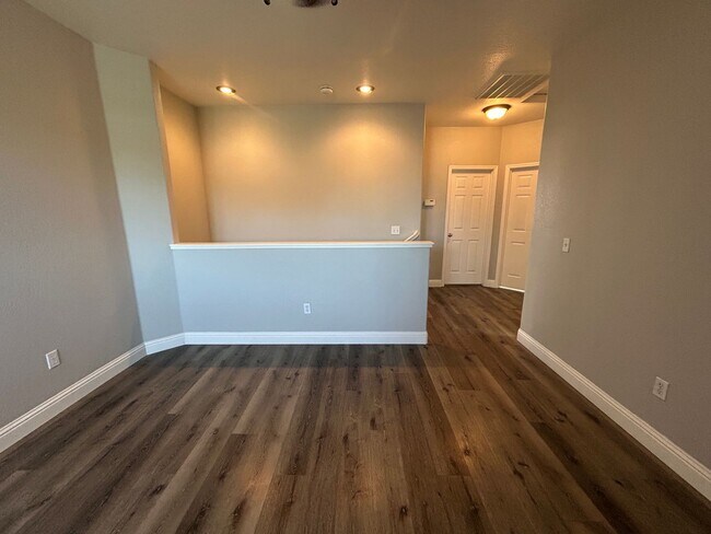 Building Photo - 3052 Red Oak Ct