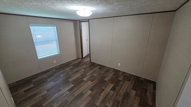 Building Photo - 253 Gibbs Rd