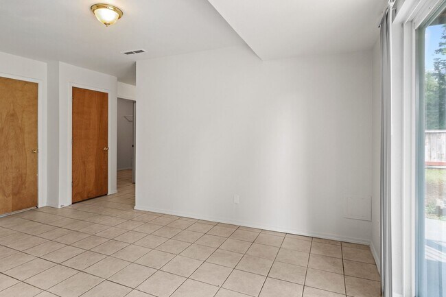 Building Photo - 3408 E 48th Ct