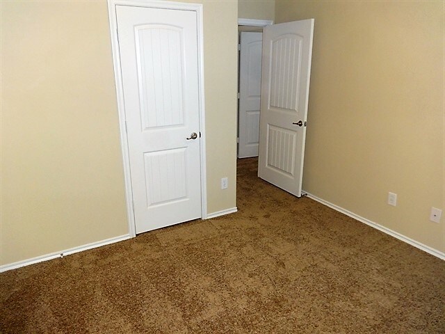 Building Photo - 2026 Wellington Pt