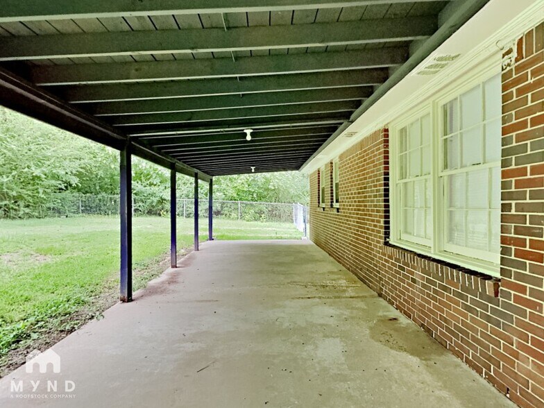 Building Photo - 108 Winnetka Way