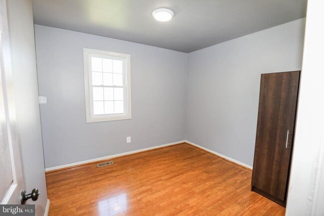 Building Photo - 103 Waelchli Ave