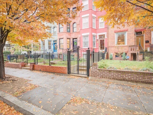 Building Photo - 1022 Park Rd NW