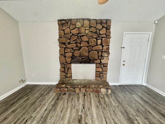 Building Photo - 4080 Meadow Creek Rd