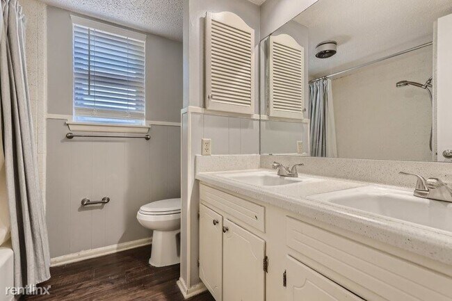Building Photo - 4 br, 2 bath House - 5623 Lon Chaney Drive