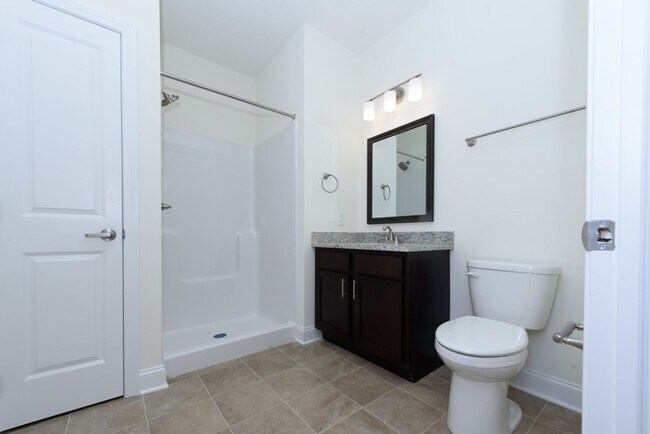 Building Photo - Luxury Living with Extra Space – 1 Bed + D...