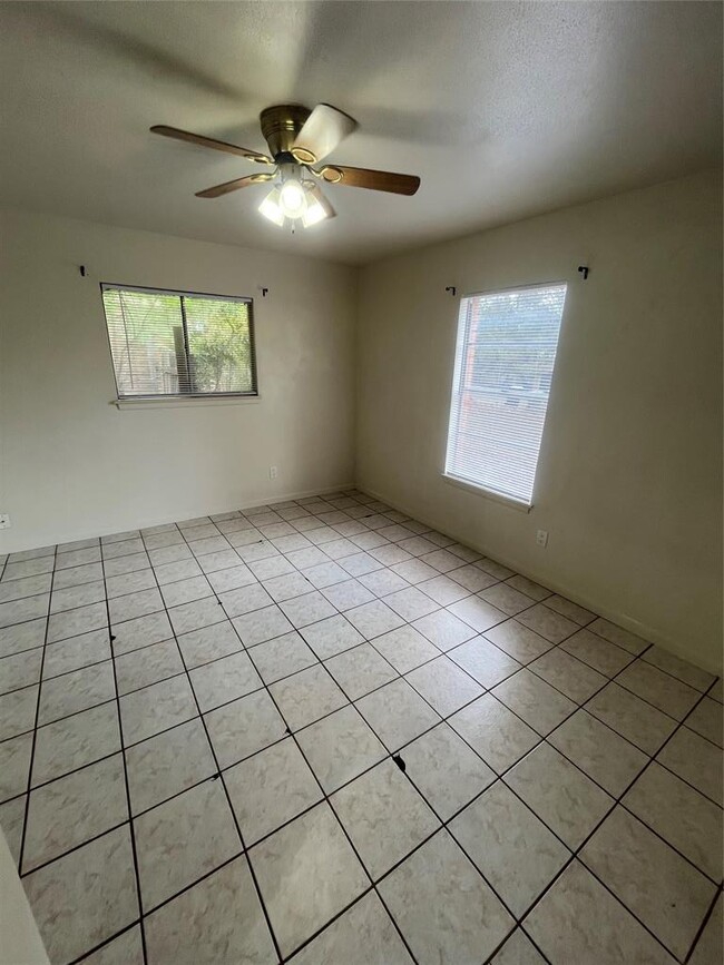 Building Photo - 1002 Hillyer St