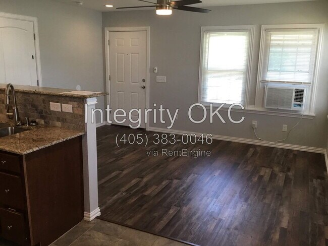 Building Photo - 305 Babb Dr