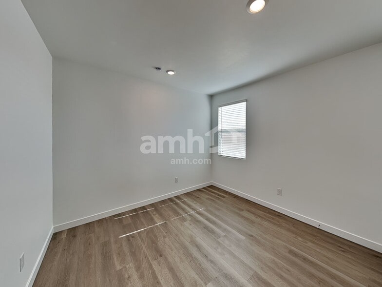 Building Photo - 7352 S Avenida Obelo