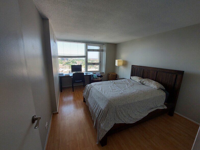 Building Photo - 2728 N Hampden Ct