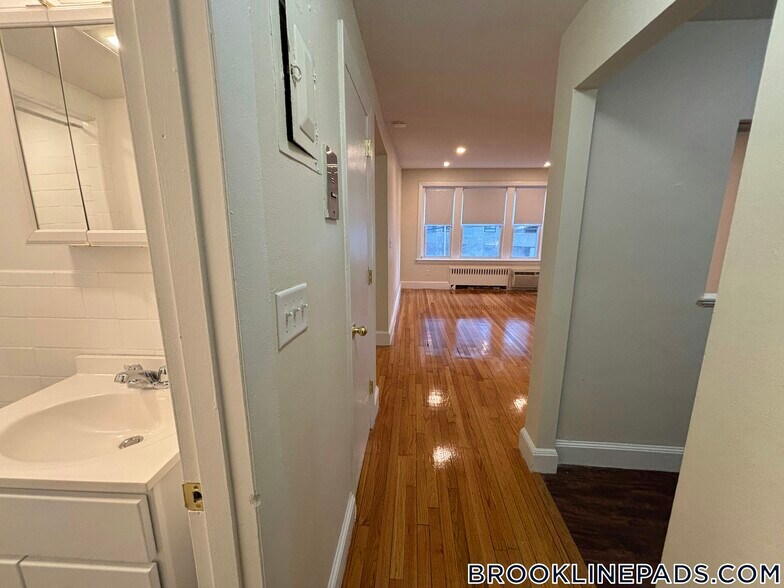 Building Photo - 33 Lancaster Terrace