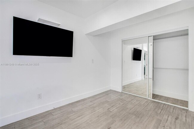 Building Photo - 3675 SW 26th St
