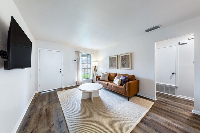 Building Photo - 203 W William Cannon Dr