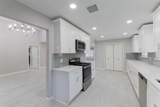 Building Photo - 3605 Barberry Dr
