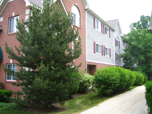 Building Photo - Colonial Square Offices