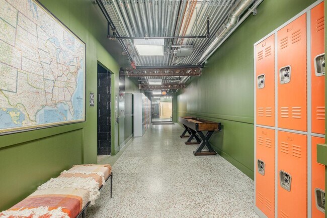 Building Photo - 301 N Mulberry St