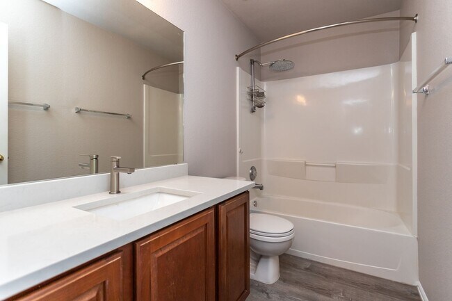 Building Photo - Beautiful 4-bedroom 3-bath located in Stetson Hills!