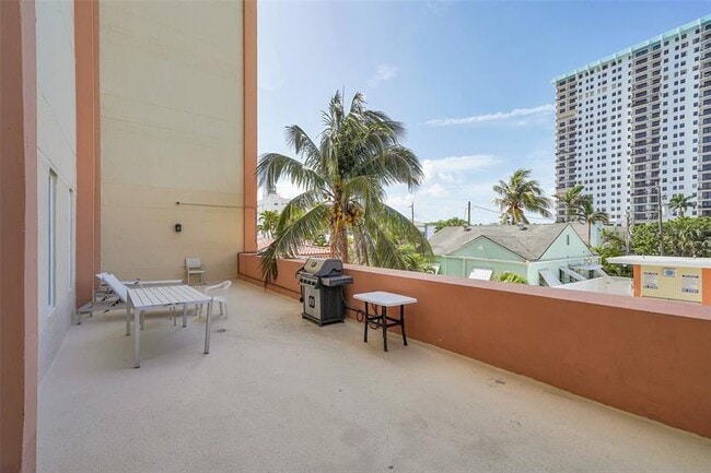 Building Photo - 801 S Ocean Dr