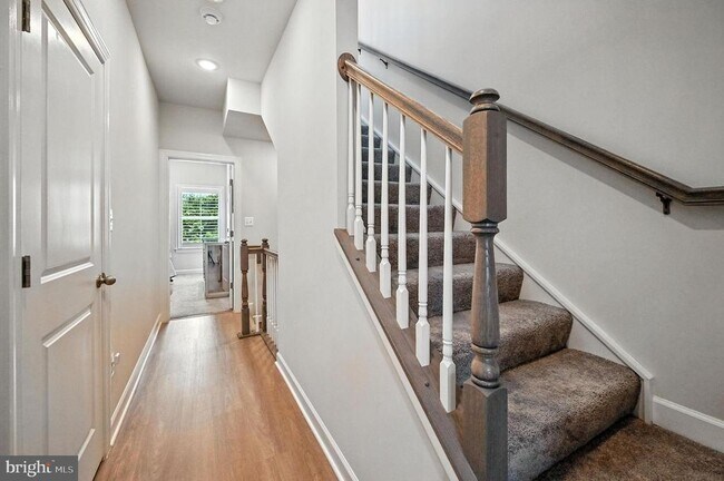 Building Photo - 7233 Mountaineer Dr