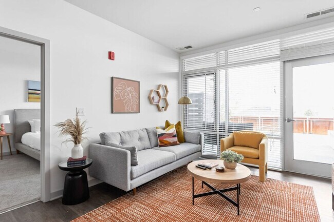 Building Photo - 747 N College Ave