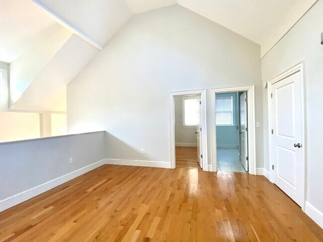 Building Photo - 8 Courtyard Pl