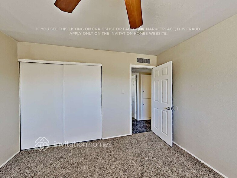 Building Photo - 3236 N 54th Ln