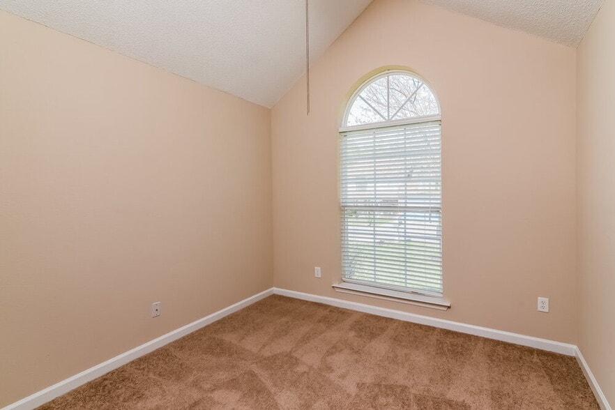 Building Photo - 2204 Joann Dr