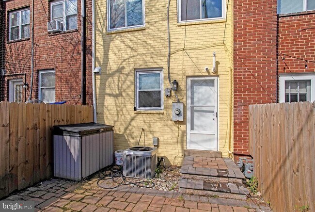 Building Photo - 3605 Edison St