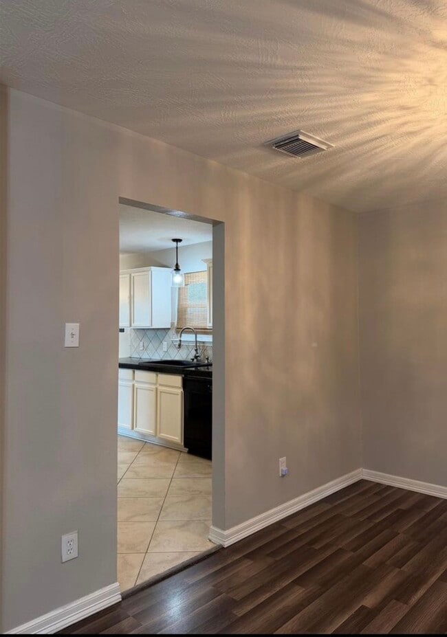 Building Photo - 4707 E Parma Dr