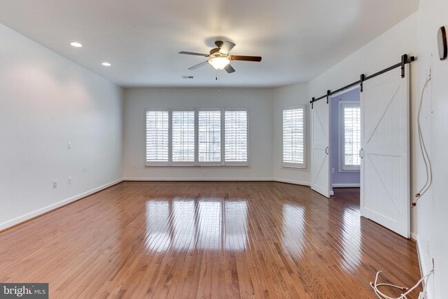 Building Photo - 18353 Fairway Oaks Square