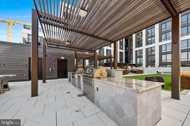 Building Photo - 255 W Falls Station Blvd