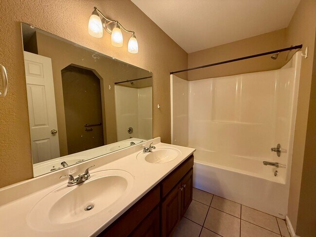 Building Photo - 3 Bedroom/2 Bathroom Home in Paragould AR - $1,350/month