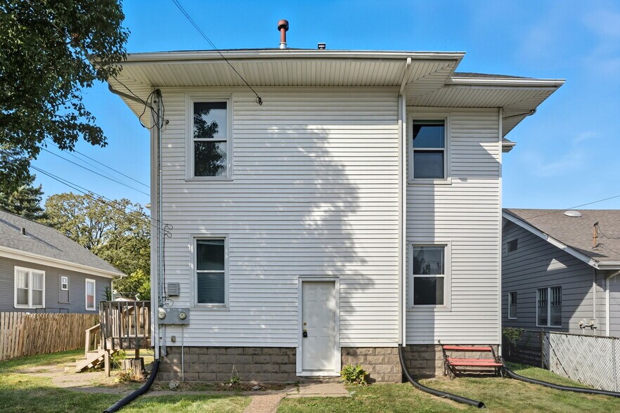 Building Photo - 1719 N Marquette St