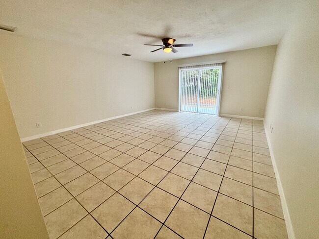 Building Photo - 492 Del Monte Rd